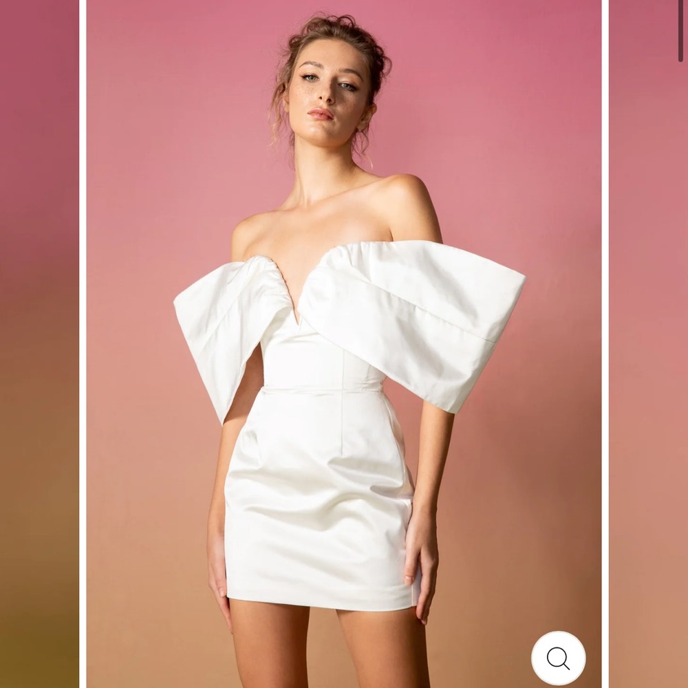 Sau Lee
Blair Off-Shoulder Mini Dress